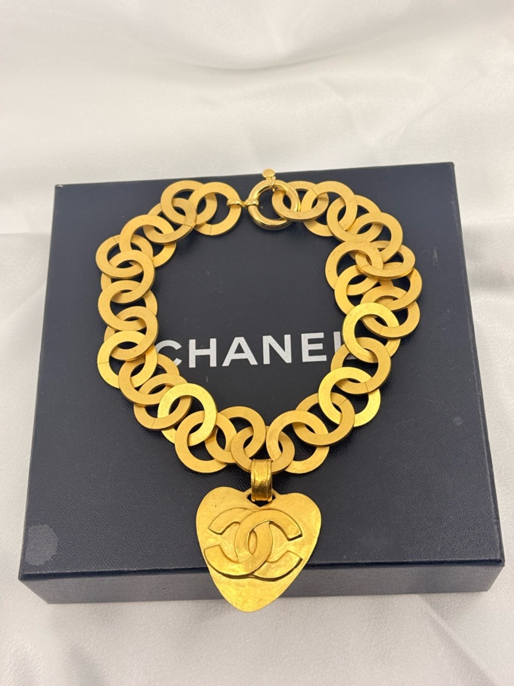 Chanel Vintage Gold CC Heart Chunky Chain Pendant Necklace - Picture 12 of 12